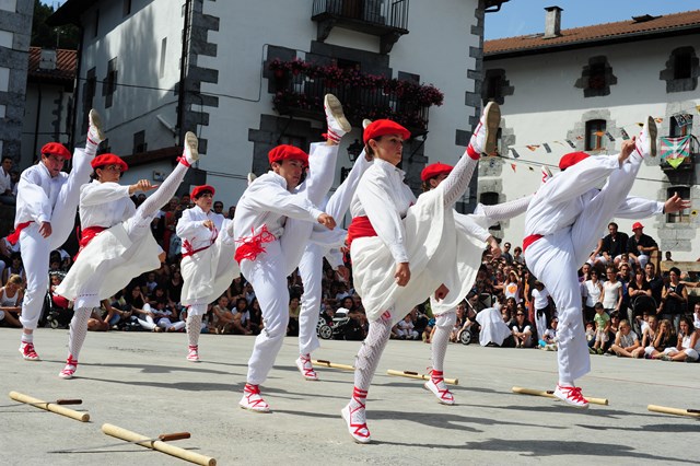 Ezpatadantza zortzikoa Leiza